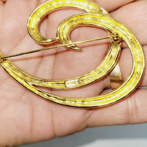 Vintage Trifari Gold Brooch Pin Double Swirl Polished Gold Tone EUC Timeless - Picture 3 of 5